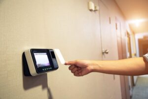 Revolucionando a segurança com serviços de concierge remoto para sua propriedade